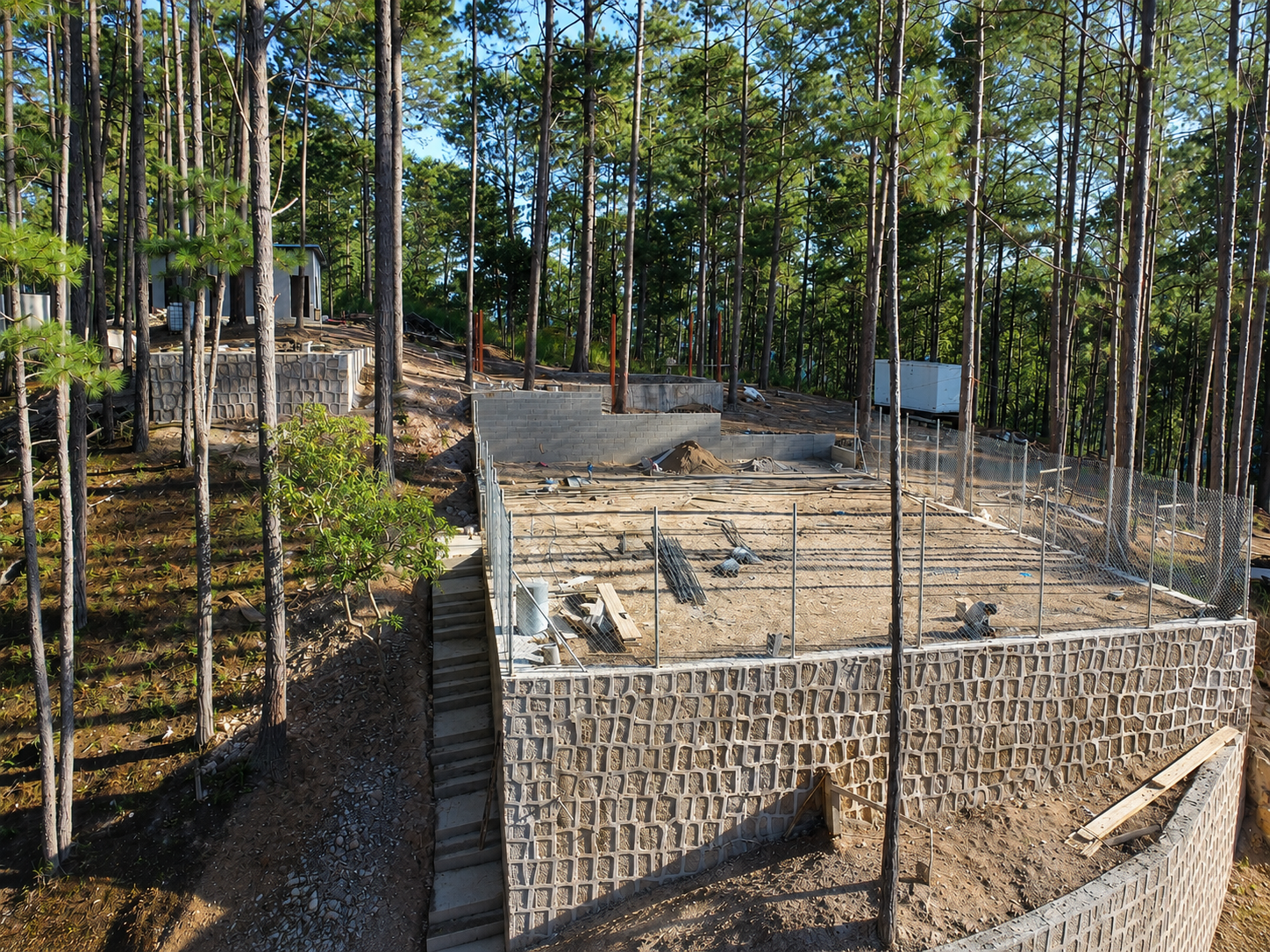 Área social en construcción — proyecto residencial Valle de Ángeles